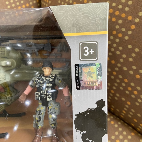 Official Licensed Product US Army Air Patrol Helicopter Vehicle & Figurine NIB - Picture 6 of 7